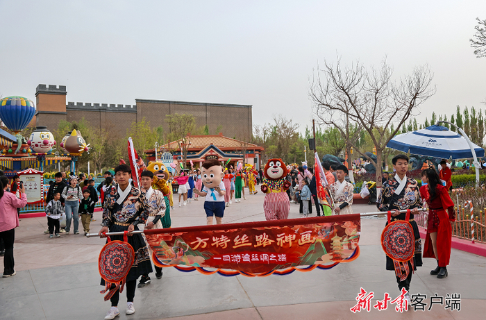 嘉峪关方特丝路神画景区。新甘肃·甘肃日报记者 冯乐凯 摄