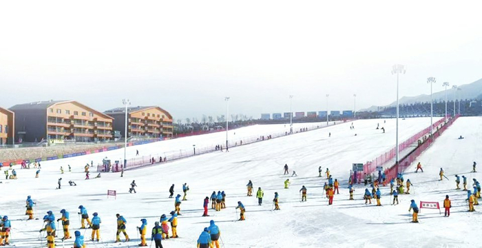 山阴广武国际滑雪场举办多样活动，吸引各地雪友纷至沓来。资料图