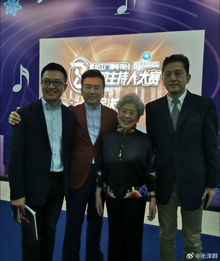 张泽群与虹云合影 图据张泽群微博