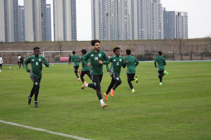△沙特阿拉伯U20国家男子足球队在肇庆新区体育中心开展集训。以上2图 来源 奥动体育