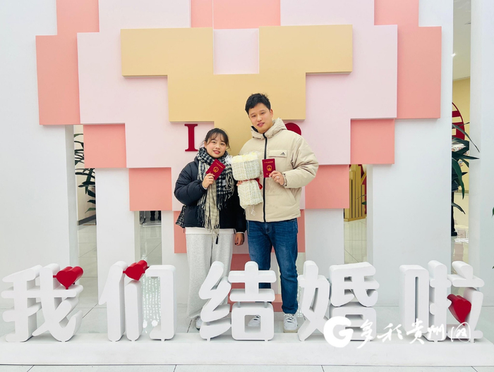 新人朱盼盼（左）与刘鑫（右）