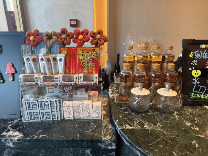 图:汉庭哈尔滨松北冰雪大世界酒店为客人准备特色服务