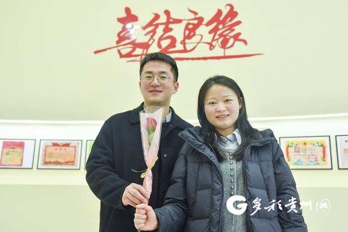 新人黄训文（左）与李祖兰（右）
