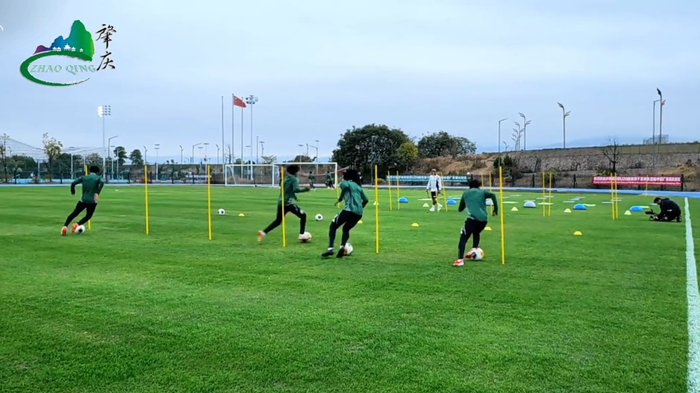 △沙特阿拉伯U20国家男子足球队在肇庆新区体育中心开展集训。图源 锐丰体育