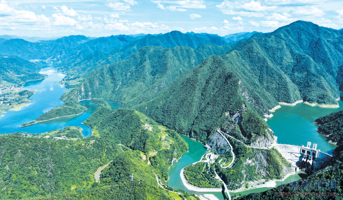 山环水绕 满目葱茏 张启龙 摄