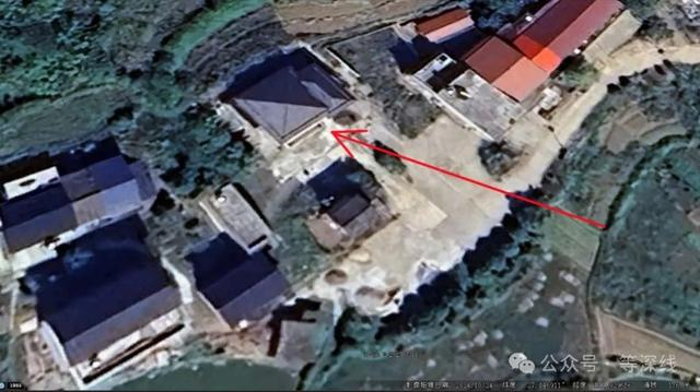 佘智江老家卫星图，其父母已到缅甸、泰国等境外居住多年，其原址新修的小别墅，仍用材考究。图片来自卫星地图截图
