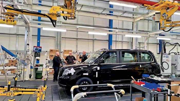 2024年4月18日，英国考文垂，由中国吉利集团投资后转型生产电动汽车的工厂。图/新华