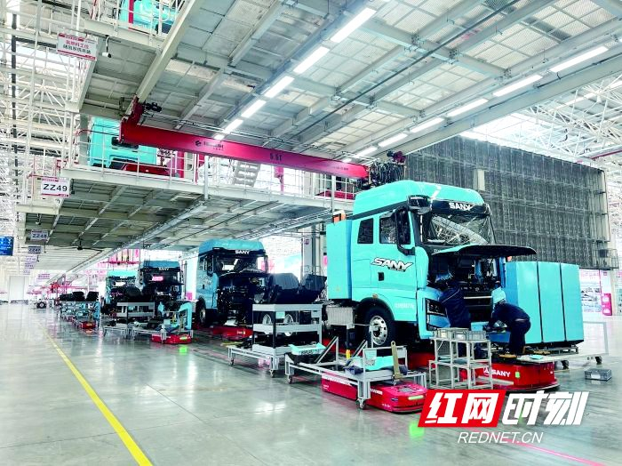 三一重卡智能制造车间赶生产忙备货。夏子航 摄