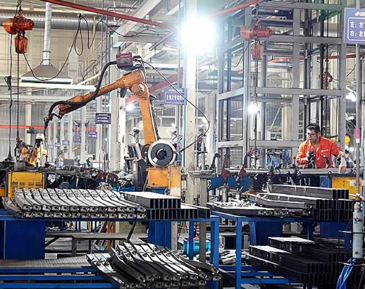 扬州神舟汽车内饰件有限公司。许峰 朱嘉雯 摄