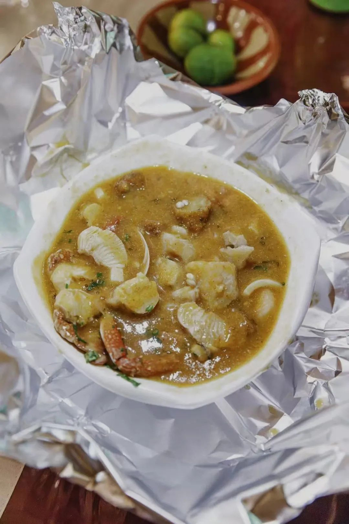 ▲红汤版的“海鲜炸弹”