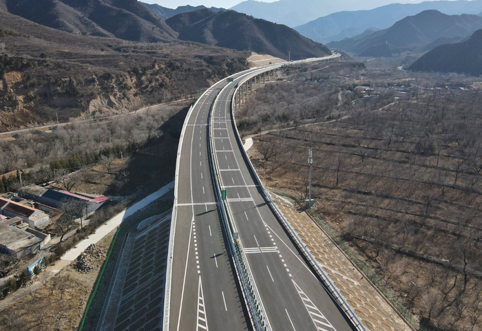 2024年12月30日，京蔚高速全线通车运营。资料图/新京报记者 王贵彬 摄