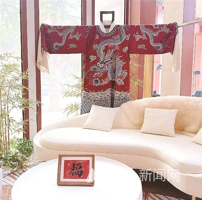 　　“小辞店”文化艺术体验馆吸引众多年轻人前来打卡。 全媒体记者 杨浔 摄