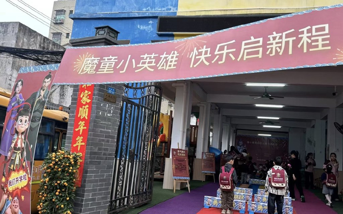 寒假回来，孩子们清一色都成了哪吒头。