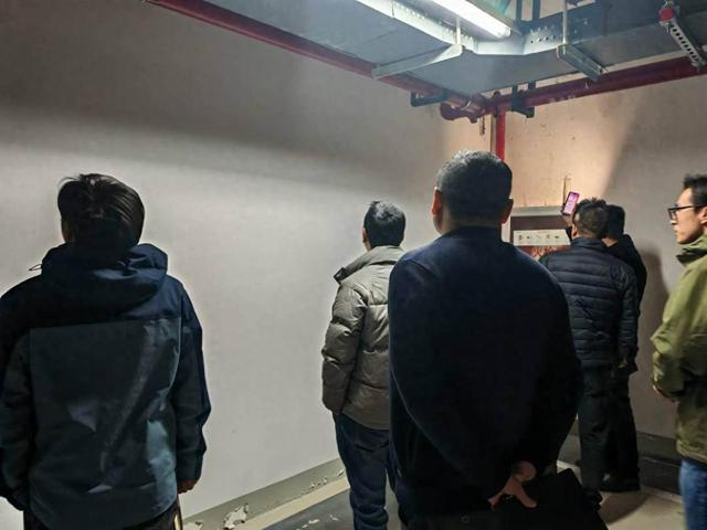 专业人员在勘察现场 受访者供图