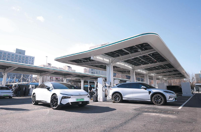 2024年12月25日，北京姜庄湖智慧绿色超充港正式建成投运。　资料图片/新京报记者　李木易　摄