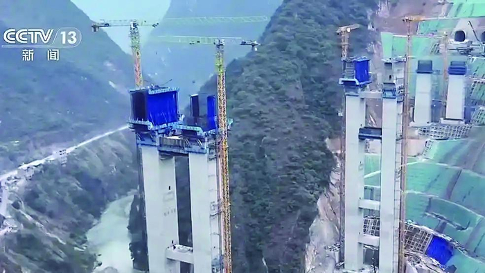     建设中的洛泽河特大桥