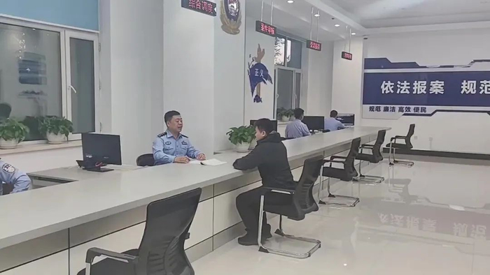 佳木斯经侦民警接受群众报案