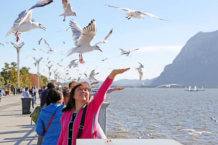 游客在云南滇池游览｜中国旅游报记者 陈晨 摄