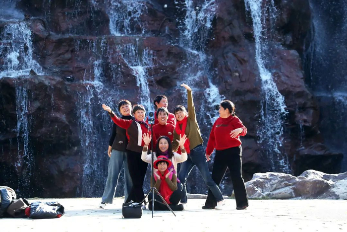 游客在安徽黄山游览｜中国旅游报记者 陈晨 摄