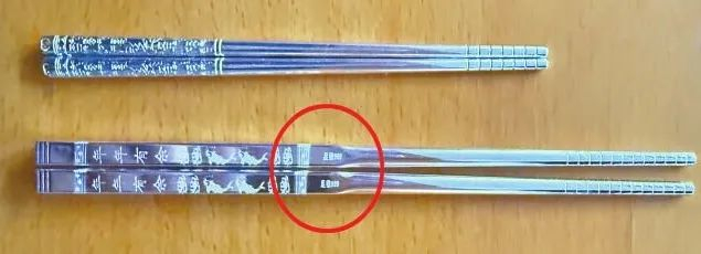 网购（上）和线下店（下）“银筷子”对比图。张文章/摄