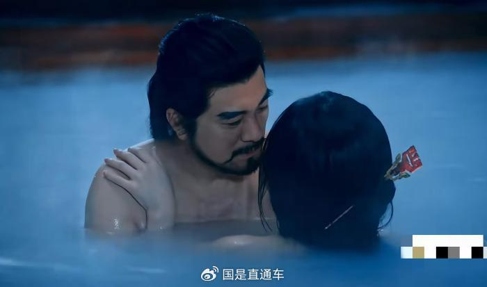   杨子、许佳琪浴池戏。节目截图