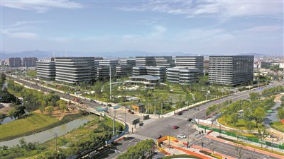 　　中国眼谷科创园A区建成投用，用地面积约128亩，80%的场地用于眼健康产品生产加工，首条亿元产线在该区已投产。 张晓铭 摄