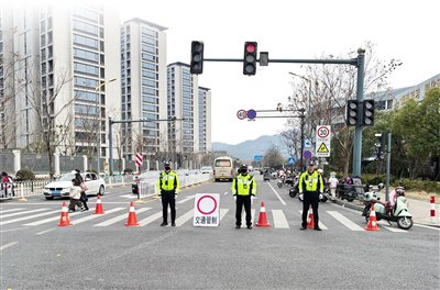 　　集货启运  记者  王洁涵  摄