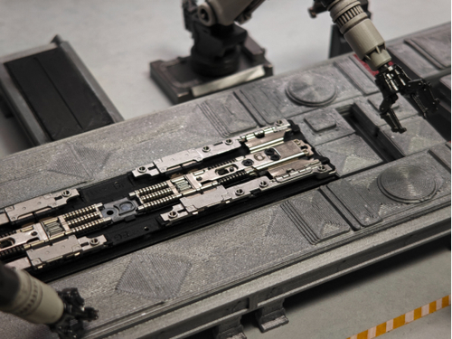 　　↑OPPO Find N5天穹钛合金铰链