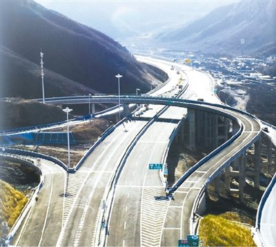 去年12月30日，京蔚高速全线建成通车。至此，河北省张家口市涿鹿县与北京实现1小时通达。摄影/本报记者 付丁