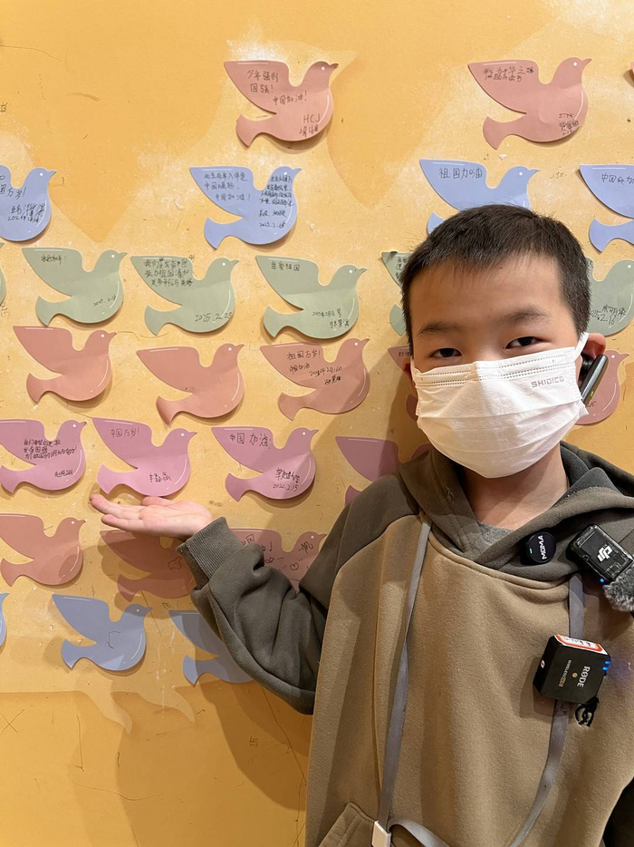 淼淼在博物馆写下留言条。受访者供图