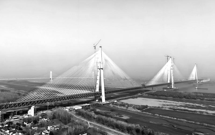 　　建设中的马鞍山长江公铁大桥雄姿。徐承泽/摄     