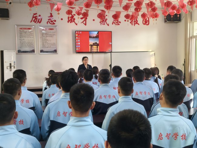 1月20日，湖北省浠水县检察院邀请湖北省人大代表、浠水一中心理教师高腊华对中学生开展法治教育和心理辅导。