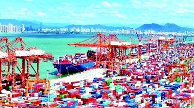 厦门国际航运科创中心可通过远程管理和智能监控，实时掌握码头的数据和作业进展。图为福建厦门海天码头。资料图片