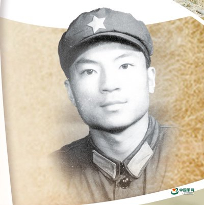 　　霍巍在边防某部服役时留影。
