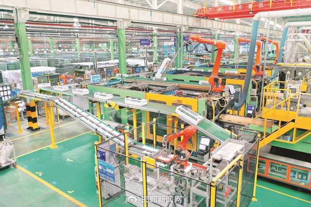 1月10日拍摄的邯郸美的制冷设备有限公司注塑“黑灯车间”。该公司不断加大研发投入，制造业创新应用场景不断上新。 董源 摄