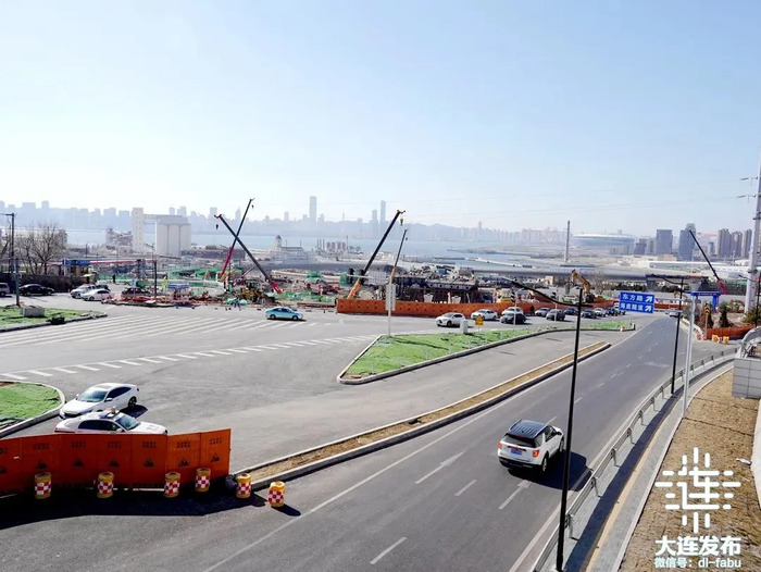 ▲大连湾海底隧道和光明路延伸工程全线贯通。