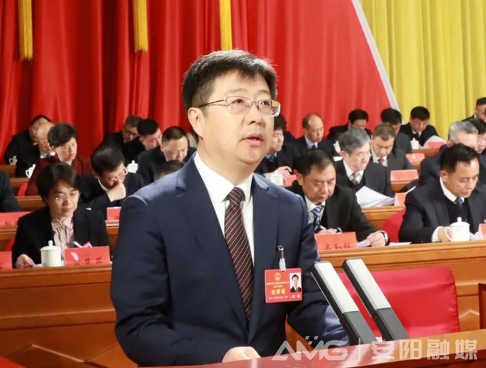 高永在作政府工作报告（安阳融媒记者 戴彤 摄）
