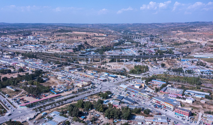 内蒙古鄂尔多斯城镇风光 图源：图虫创意