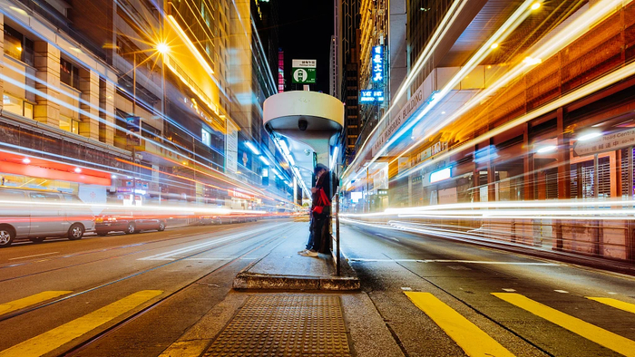 在大城市漂泊的年轻人心中，挣钱或许比归属感更重要。图源视觉中国