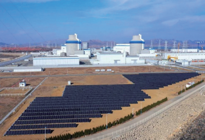 图4 国家电投海阳核电“核能+光伏”工程（图片来源：国家电力投资集团有限公司）