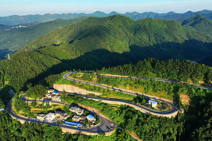 重庆酉阳：串起城乡  建设高质量“四好农村路”