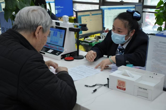 市民在办理业务