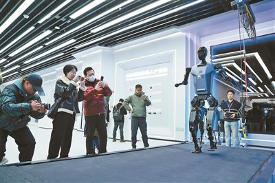 技术团队让“天工”在仿真模拟环境中不断磨炼