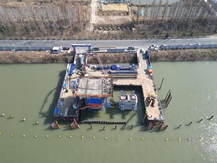 宁盐高速扬州段高邮湖施工现场。黄媛媛 摄