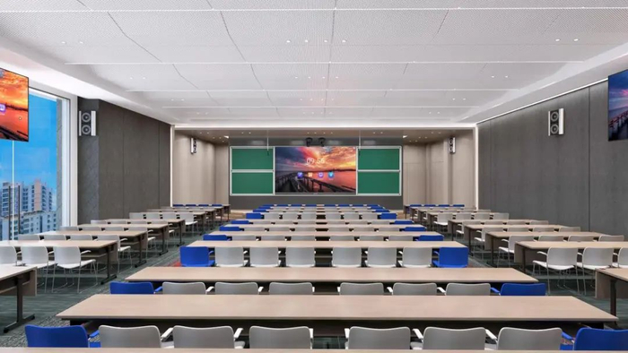 雷曼高校数字交互教育显示系统（图片来源：雷曼光电）