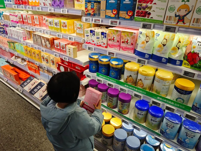 某超市婴幼儿食品专区