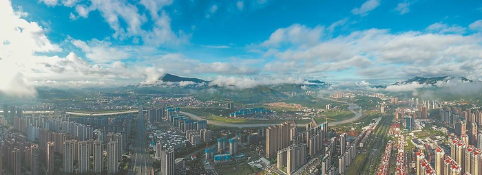 木兰溪穿越城厢区而过。   许金珊 摄