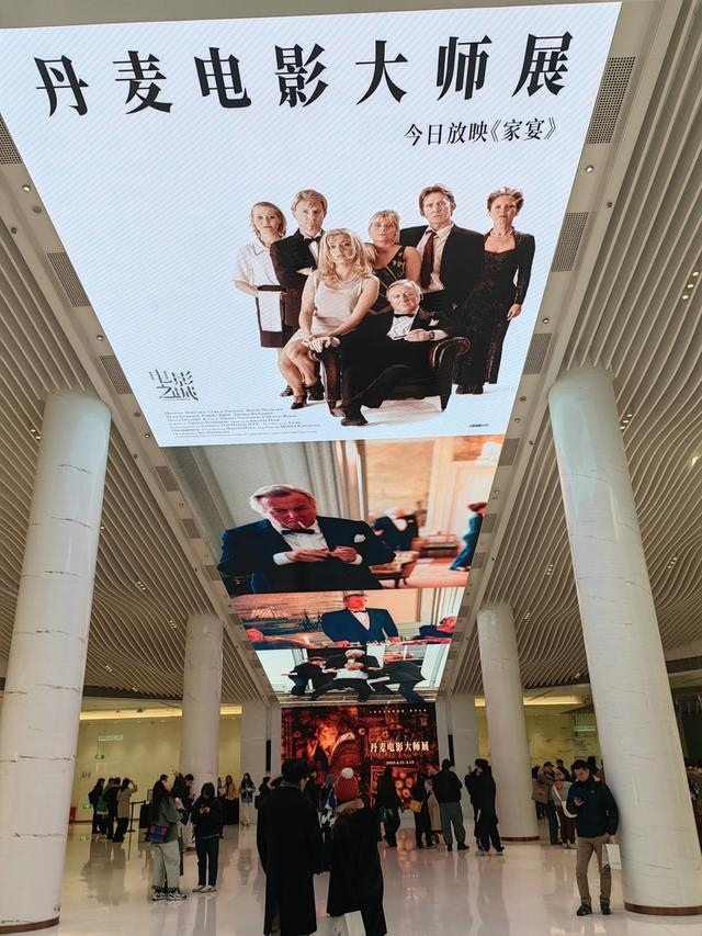 来上海影城参加丹麦电影大师展的人群。 钟菡 摄