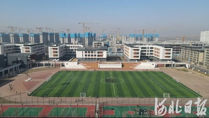 2月25日，无人机拍摄的北京四中雄安校区。河北日报记者刘光昱摄
