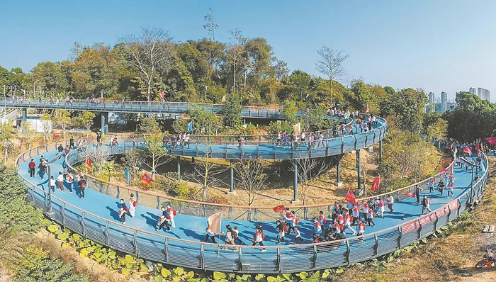 莆阳福道凤凰段举办的登高健步活动现场   陈斌 摄